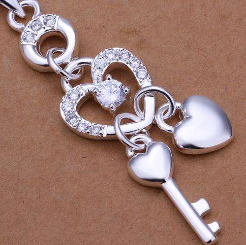*Local Stock* New 925 Sterling silver filled key to my heart pendant with crystals and FREE chain