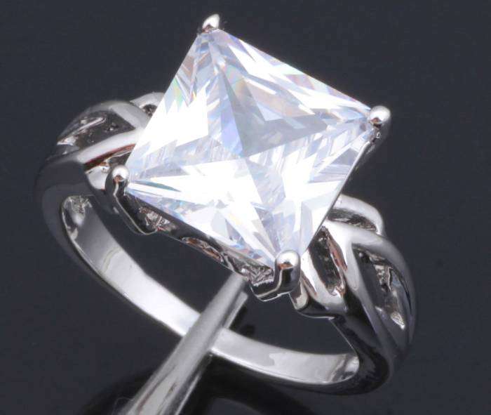 *Local Stock* 925 sterling silver filled Ladies Gorgeous designer Zircon Engagement gemstone ring
