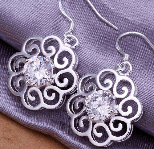 *Local Stock* New 925 sterling silver filled ladies flower earrings with Crystal center