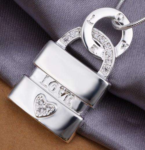 *Local Stock*, New 925 Sterling Silver filled Love pendant, my heart is locked to you
