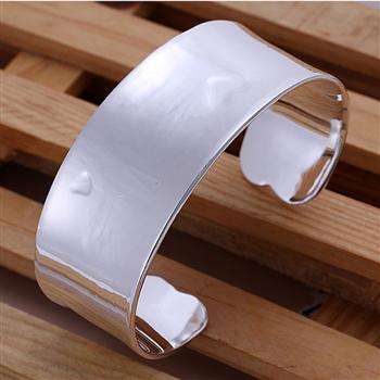 New 925 sterling silver filled Stamped ladies chunky bangle with very light hearts detail
