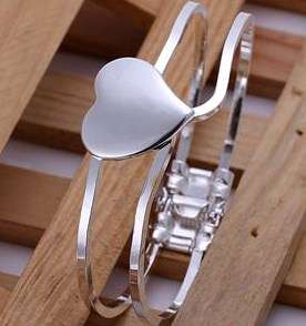 New 925 sterling silver filled ladies Gorgeous clip open heart bangle, Spoil someone special