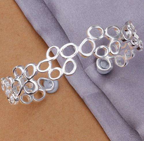 New 925 sterling silver filled ladies bangle with linked circles, Really cute piece, dont miss out