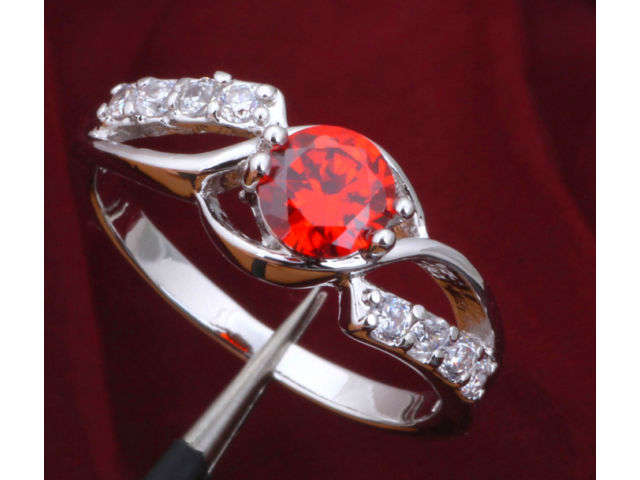 Local Stock 925 sterling silver filled Gorgeous Designer ladies Garnet and Zircon ring