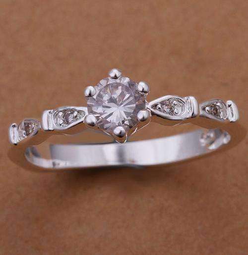 New 925 Sterling silver filled ladies 1ct Crystal engagement style ring with fine detail