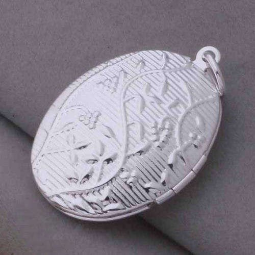 New 925 sterling silver filled Ladies Oval shape locket, add your own photo, comes with FREE chain