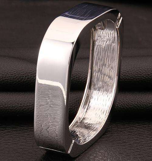New 18K Platinum plated Chunky ladies bangle 15mm wide, can clip open to fit on arm