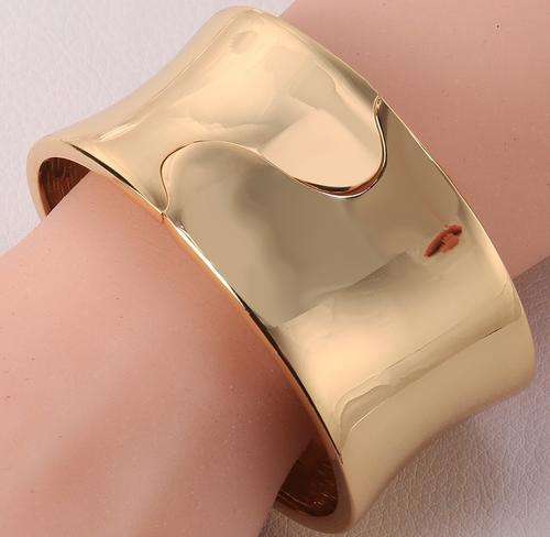 New 18K RGP Chunky ladies clip open bangle, +-32mm wide. Absolutely stunning