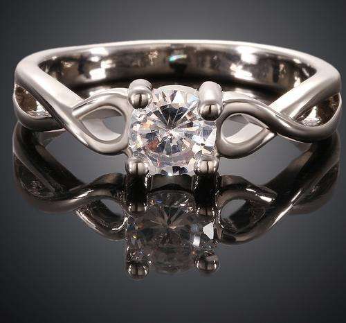 New Ladies engagement style infinity ring in 18K RGP white gold with 1ct AAA genuine crystal