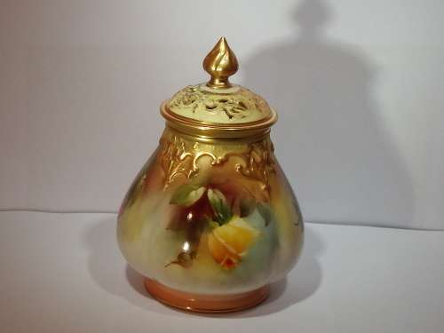 Royal Worcester Potpourri Vase Dated 1910 Ref. OR-35