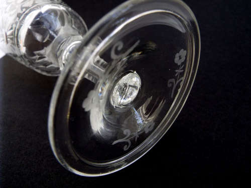 A pair of Engraved Bucket-bowl Georgian Port Wine or Dram Glasses. Circa 1790-1820./ Ref.GL/6