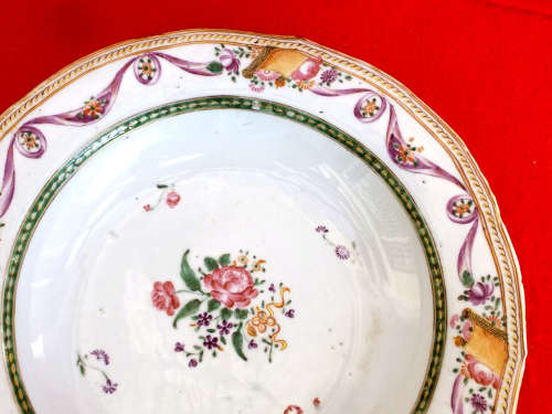 Chinese Famille Rose (Quin Dynasty) porcelain dish. Circa 1750-1780. Ref. P/91