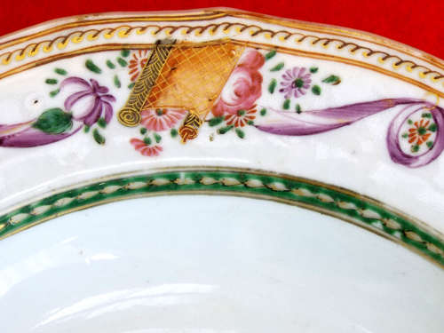 Chinese Famille Rose (Quin Dynasty) porcelain dish. Circa 1750-1780. Ref. P/91