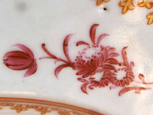 Chinese Famille Rose (Quin Dynasty) Porcelain Plate. Circa 1750-1780. Ref. P/95