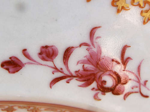 Chinese Famille Rose (Quin Dynasty) Porcelain Plate. Circa 1750-1780. Ref. P/95