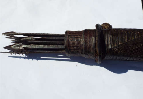 Vintage Pygmy leather/wood Quiver plus 15 arrows. Ref.  W/23