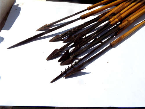 Vintage Pygmy leather/wood Quiver plus 15 arrows. Ref.  W/23