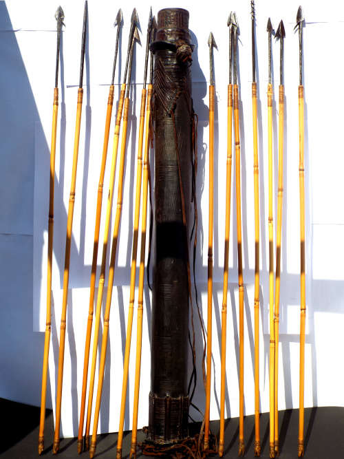 Vintage Pygmy leather/wood Quiver plus 15 arrows. Ref.  W/23