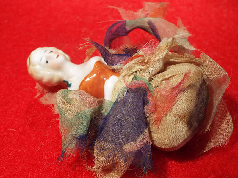 A vintage 1920s  Bathing Beauty Figurine + a Half-Doll. Ref. T/11