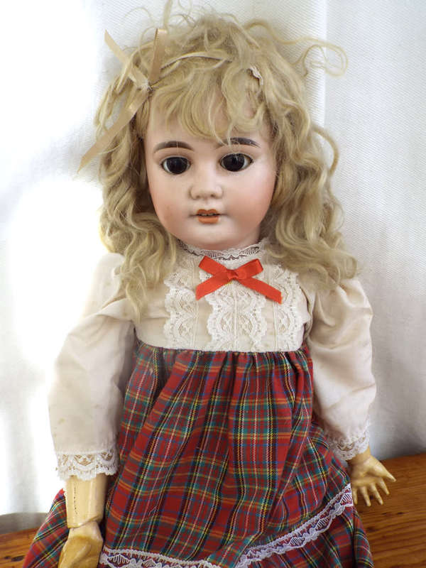 Armand Marseille Porcelain Doll Circa 1894-1920. Ref TO.2