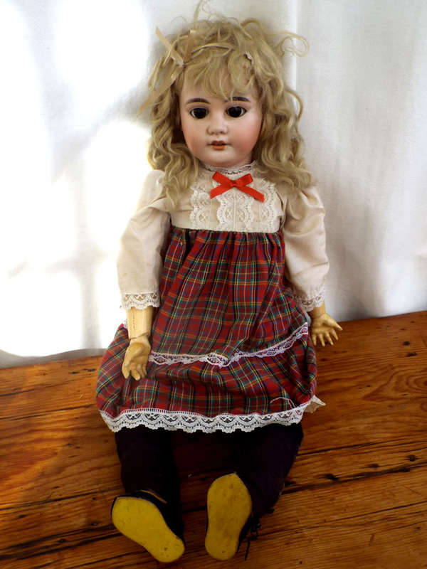 Armand Marseille Porcelain Doll Circa 1894-1920. Ref TO.2