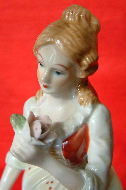 Porcelain 'Milk-Maid' figurine,possibly 1890-1910 Ref. Nov100