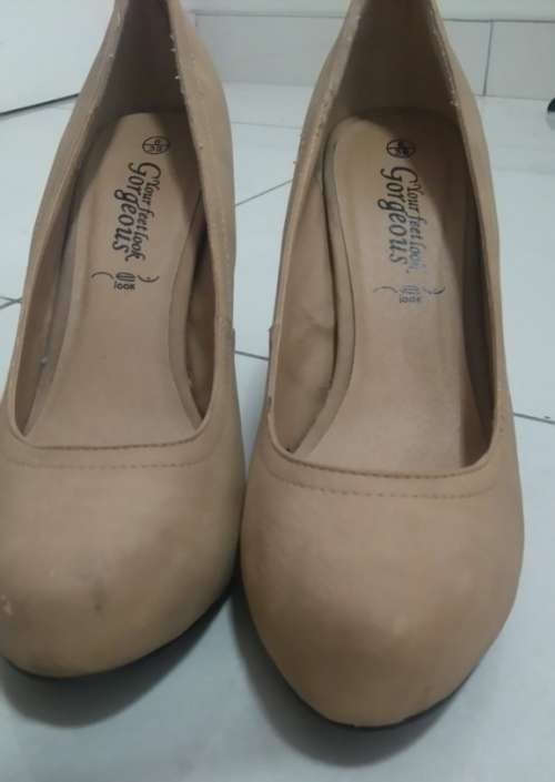 YDE NUDE HEELS WITH BLOCK HEEL - SIZE 6