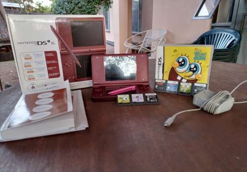Nintendo Dsi Xl| 7 Games| Stylus|  Original Box and manuals| Charger| 2gb SD Card