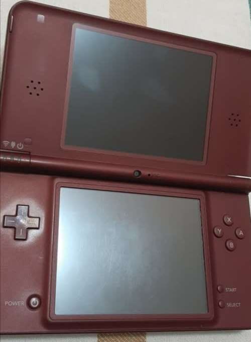Nintendo Dsi Xl| 7 Games| Stylus|  Original Box and manuals| Charger| 2gb SD Card