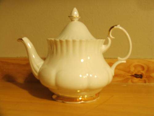 royal albert Val d' or teapot large