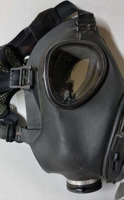 Swiss SM-90 Gas Mask / Respirator with filters