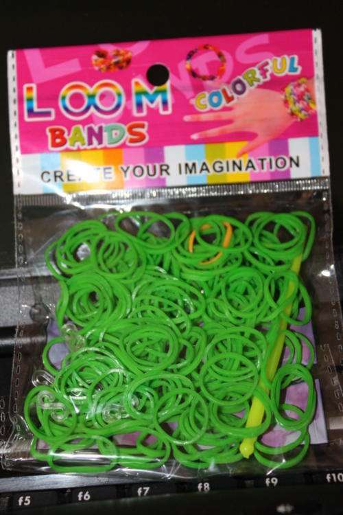 200'S DARK GREEN LOOM BANDS Including Loom Hook & S-Clips