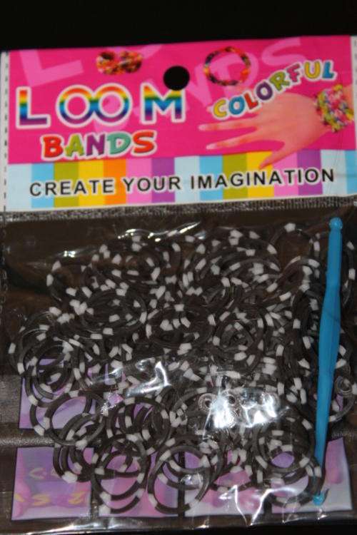 200'S BLACK & WHITE LOOM BANDS Including Loom Hook & S-Clips