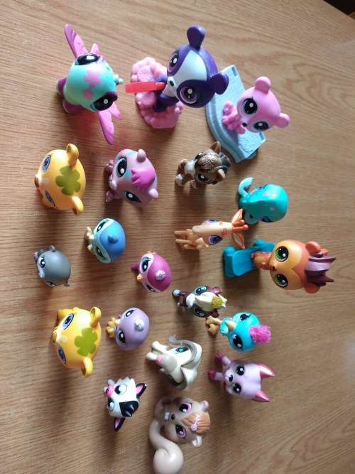 Little Pet Shop associated toys