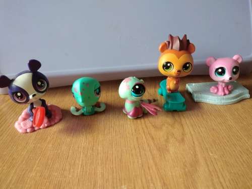 Little Pet Shop associated toys