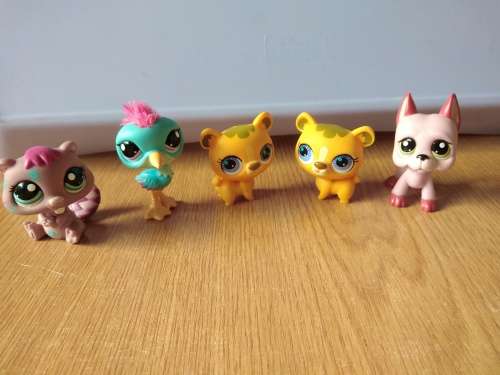 Little Pet Shop associated toys