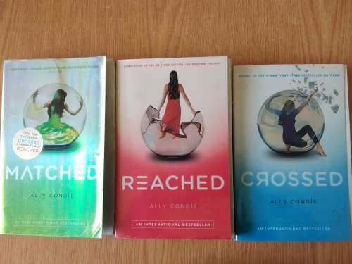 Ally Condie3 BooksMatched, Crossed, Reached