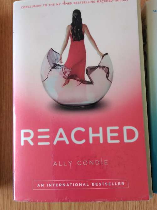 Ally Condie3 BooksMatched, Crossed, Reached