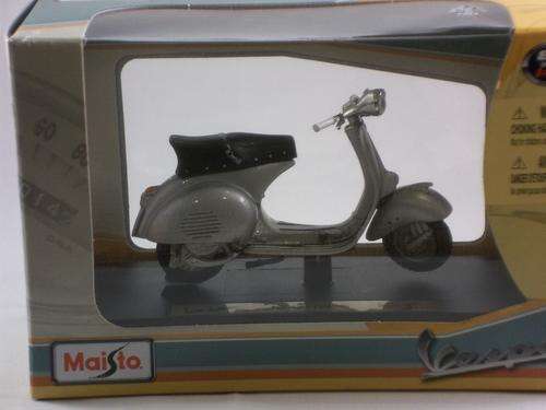 MAISTO 1/18 Vespa 150GS 1958