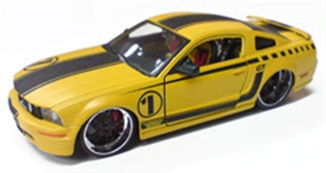 MAISTO 1/24 Ford Mustang 2006 Pro Rodz
