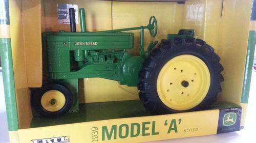 ERTL - 1/16 JOHN DEERE MODEL A 1939 TRACTOR