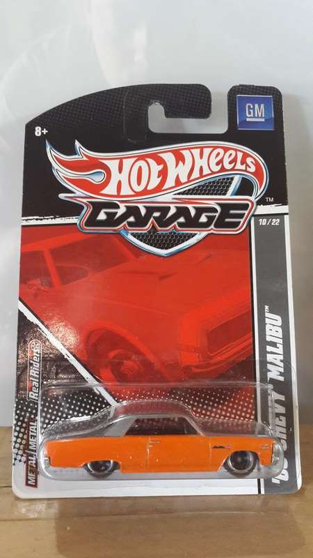 HOT WHEELS - Garage '65 Chevy Malibu Real Rider Rubber Tires