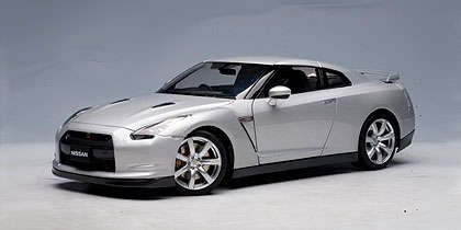 AUTOART - 1/18 NISSAN GT-R (R35) ULTIMATE METAL SILVER
