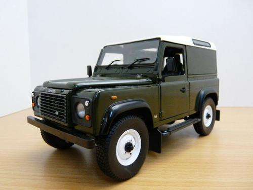UNIVERSAL HOBBIES - 1/18 LANDROVER DEFENDER 90 TDI BRONZE GREEN