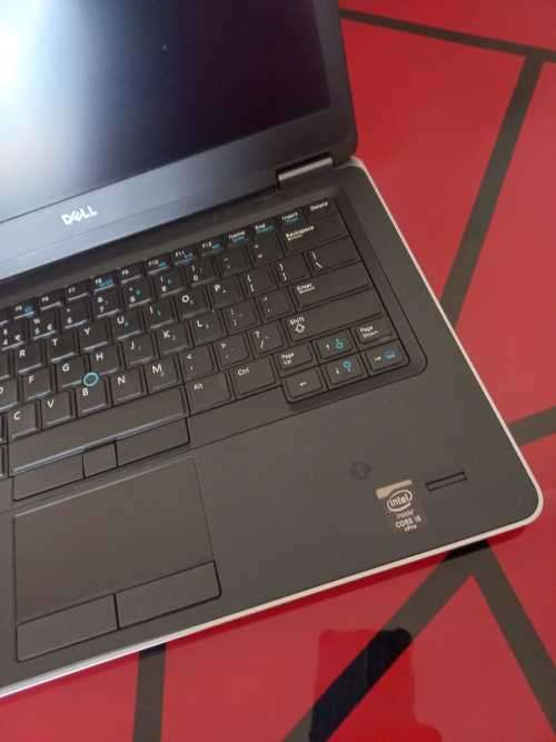 Dell Latitude E7440 (Intel Core i5-4200U, 256GB SSD, 8GB RAM) - 14 Inch Ultrabook Laptop