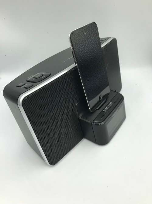Apple iPod Touch 4th Generation 32GB (with docking station)