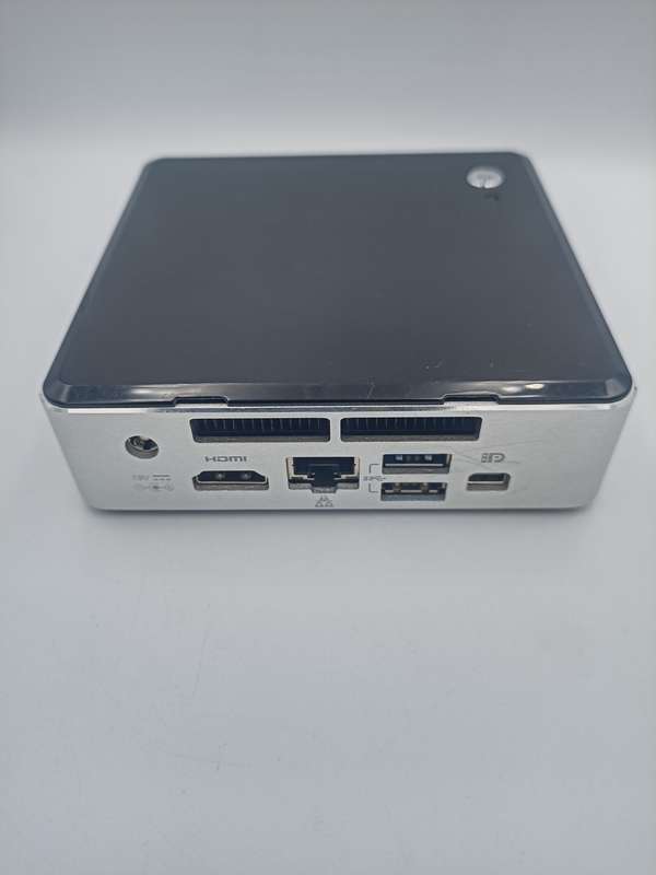 Intel NUC i5-6260U (Intel i5, 250GB SSD & 8GB RAM)