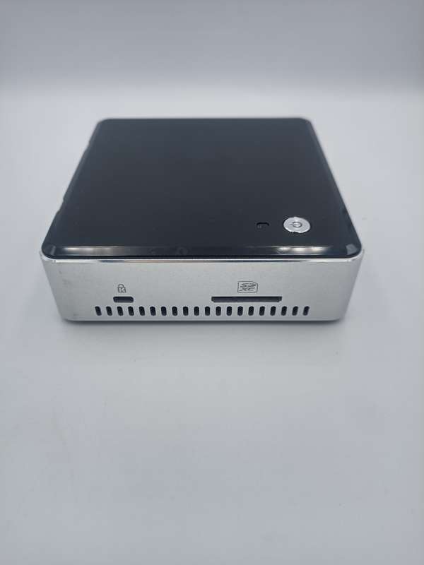 Intel NUC i5-6260U (Intel i5, 250GB SSD & 8GB RAM)