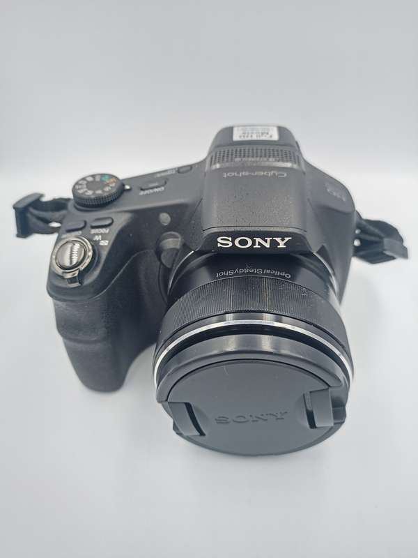 Sony Cyber-shot DSC-HX200V Digital Camera (18 PM, 30x Optical Zoom, FHD Movie 1080 and 3-Inch LCD)
