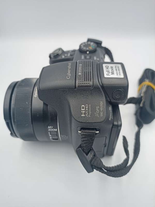 Sony Cyber-shot DSC-HX200V Digital Camera (18 PM, 30x Optical Zoom, FHD Movie 1080 and 3-Inch LCD)